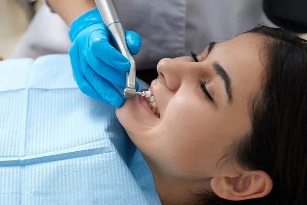Photo mdern femme dentiste